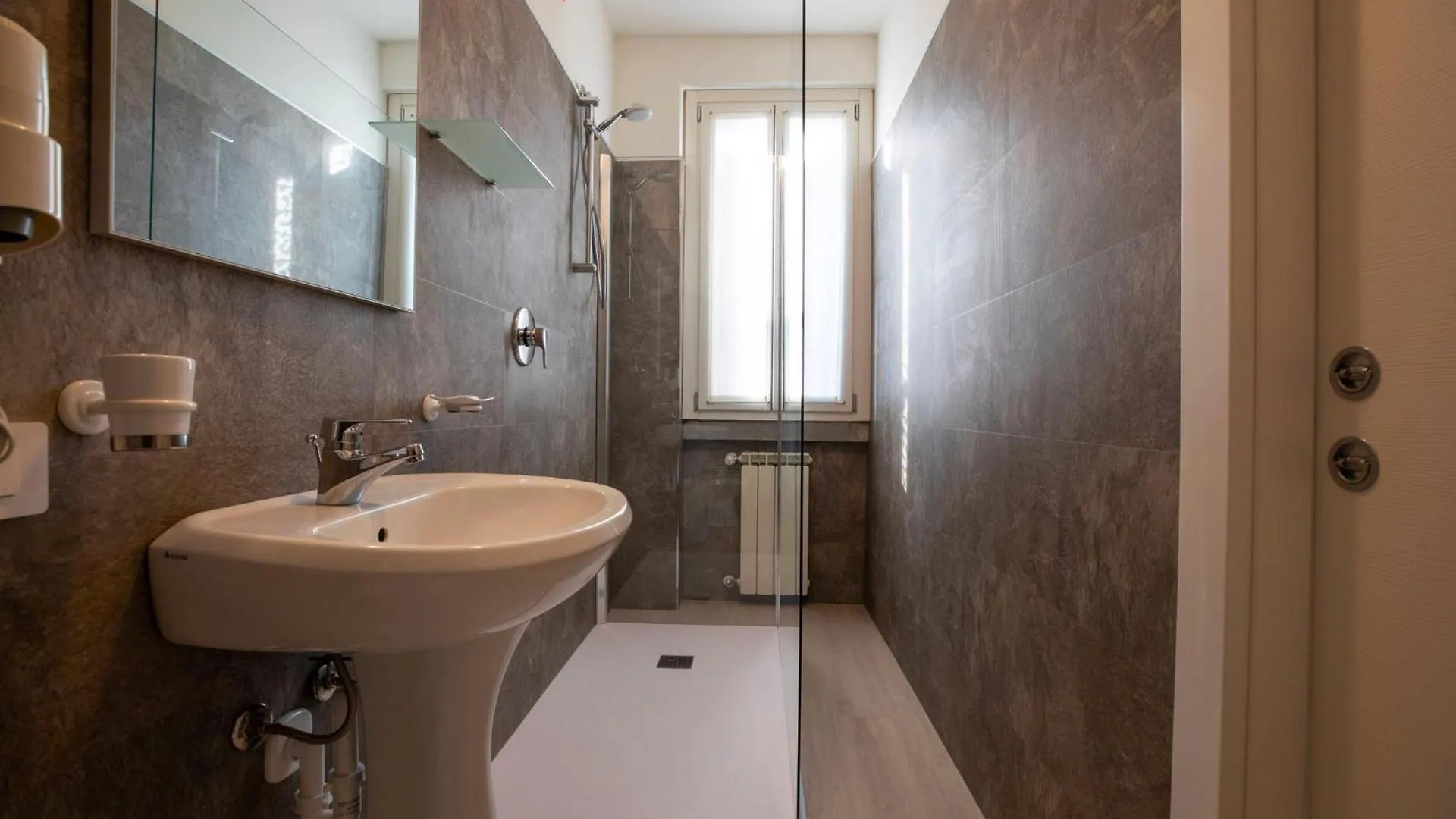 Hotel dell'Angelo Predore 2*,  Italia
